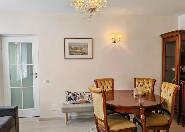 דירה Dannia House